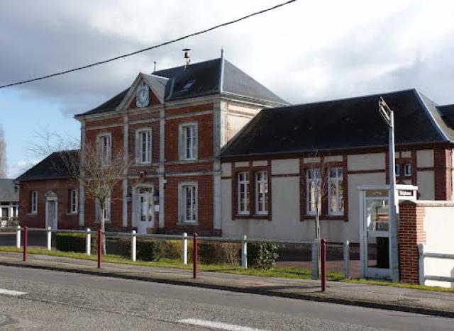 Menneval,la mairie.