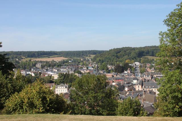 Brionne - le centre-ville vu depuis le donjon