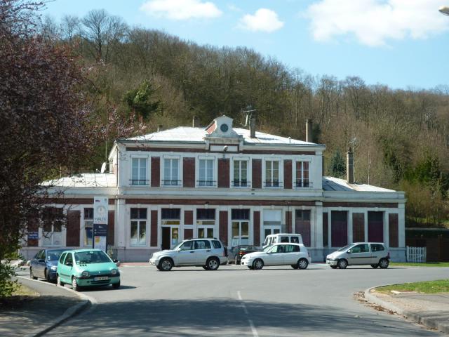 Bâtiment voyageurs de la gare de Brionne