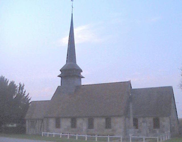 Église de Landepereuse vue de la place