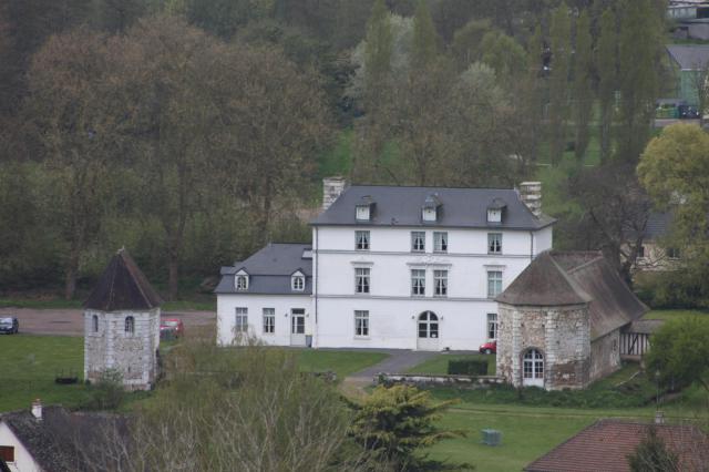 Vue du château de la Motte (Montfort-sur-Risle) à partir du château fort.