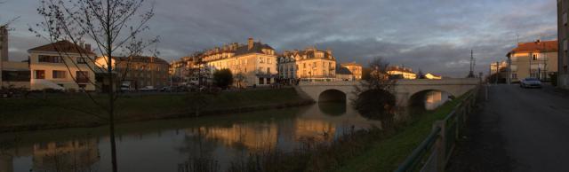 La Fausse Marne et le pont sur la Fausse Marne à Château-Thierry.