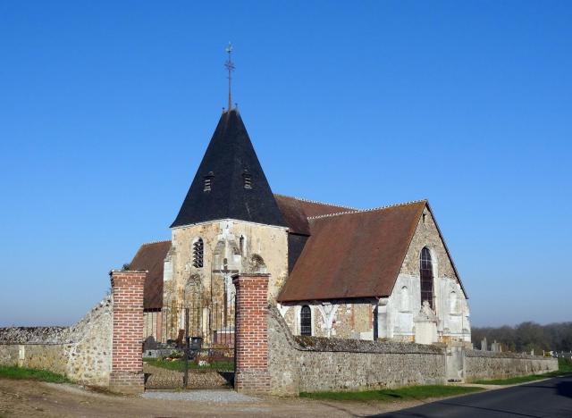 Eglise Saint Martin, entrée et cimetière.