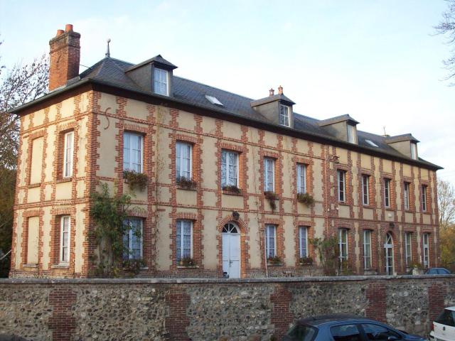 Ancienne école, devenue aujourd'hui la cantine et un logement.