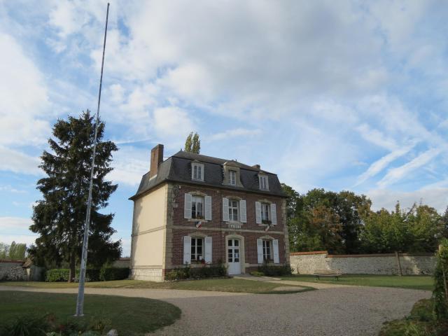 Mairie de Notre-Dame-de-l'Isle installée dans l'ancien presbytère.