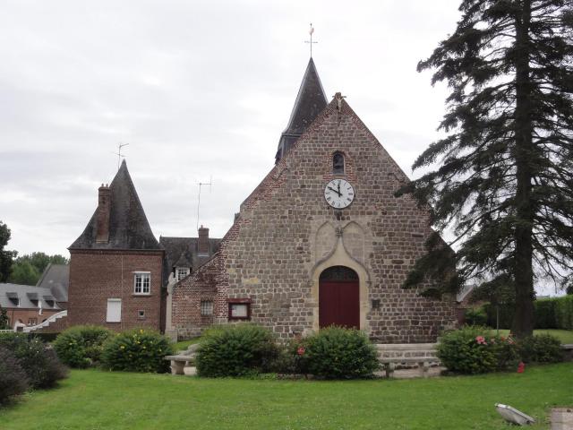 Ollezy (Aisne) église et un bout du manoir