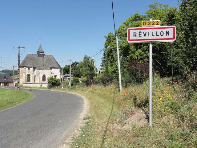 Révillon (Aisne) city limit sign