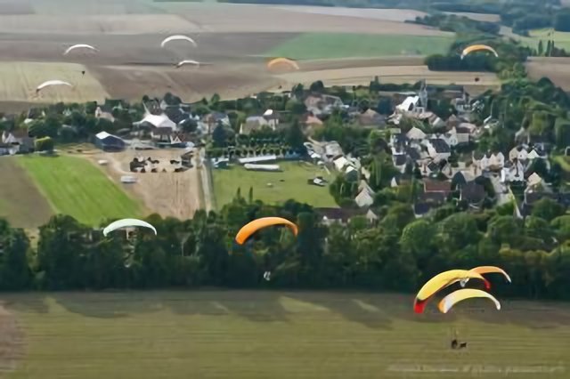 patrouille paramoteur A Saint-symphorien-le-Château