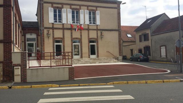 Visite de Sours (28), mairie