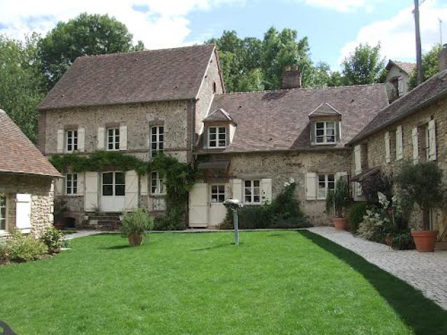 Cour intérieure moulin de Lonceux