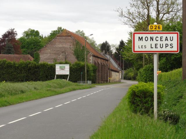 Monceau-lès-Leups (Aisne) city limit sign