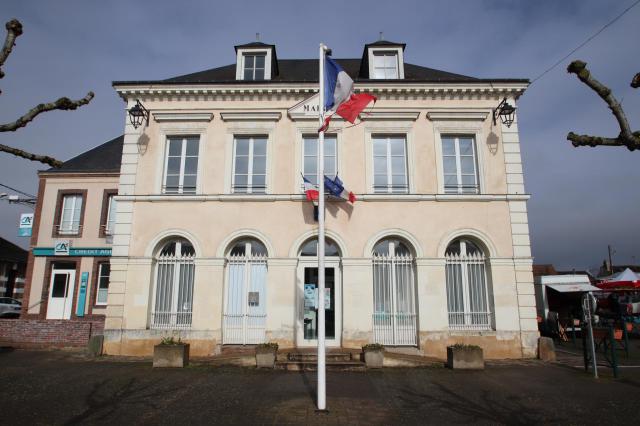 Mairie de La Bazoche-Gouet en France.