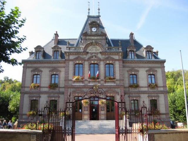 Hotel de ville Ivry la bataille.