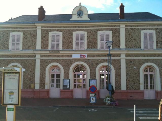 Une photographie de la gare de La Loupe (France, Eure-et-Loir)