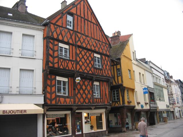 Maisons à pans de bois - 27, Grand Rue Maurice Viollette de Dreux, Eure-et-Loir (France).