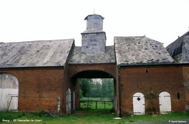 02 Nampcelles-la-Cour - Pigeonnier