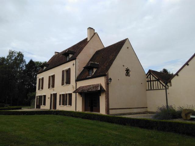 Mairie de Chuisnes, ancien prieuré