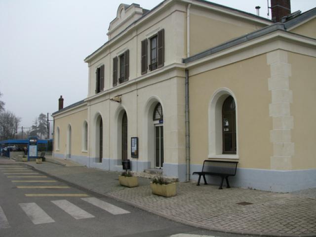 Epernon Train Station