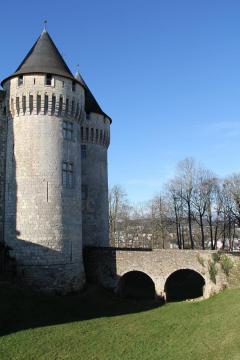 Le pont à l'entrée du château Saint-Jean, à Nogent-le-Rotrou, Eure-et-Loir, France.
