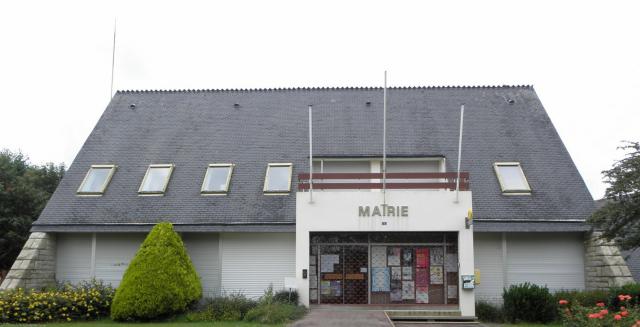 Mairie de Dinéault (29).