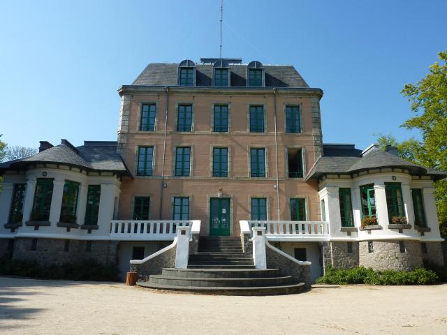 Le Relecq-Kerhuon : le manoir du Gué Fleury, actuellement siège du CIEL (Centre international d'études de langues)