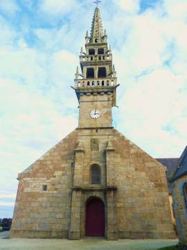 Milizac : la façade de l'église paroissiale