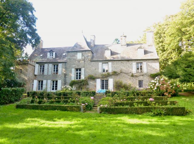 Le manoir de Kergoat en Plouédern (façade sud)
