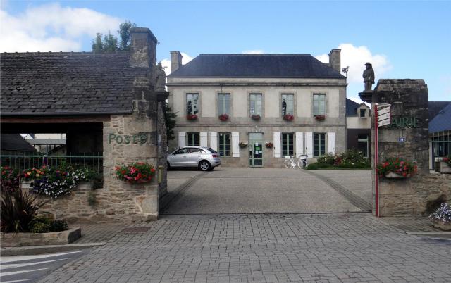 La mairie de Bodilis, Finistère, France.