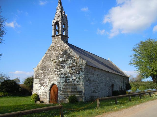 vue d'ensemble de la chapelle Saint Paul de Scaër (Finistère)
