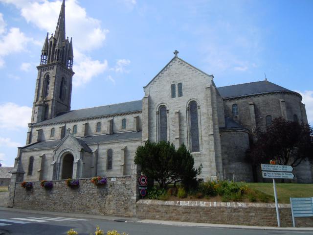 façade méridionale de l'église paroissiale de Scaër (Finistère)
