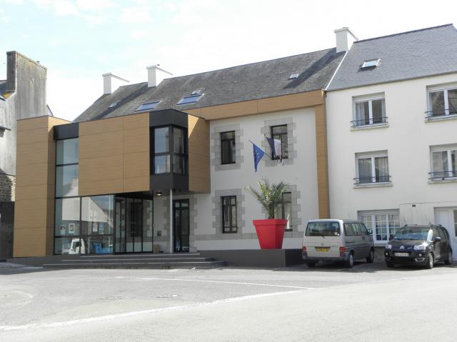 Mairie de Lanmeur (29).