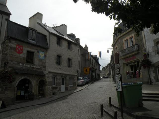 SAINT-RENAN, rue Saint-Matthieu.
