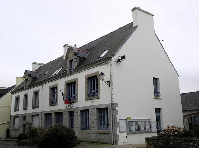 Mairie de Plogonnec (29).