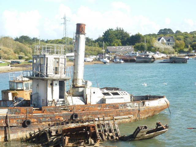 Épaves de bateaux dans l'anse de Rostellec