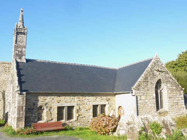 Crozon : la chapelle Saint-Fiacre, vue extérieure d'ensemble