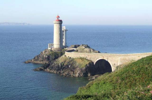 Description: Phare du Petit Minou à PlouzanéSource: Pierre Blouch Date: 17 juillet 2006
