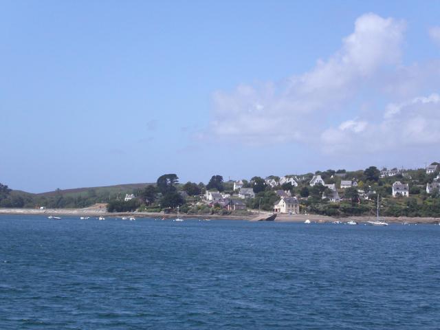 Roscanvel vu de la rade de Brest