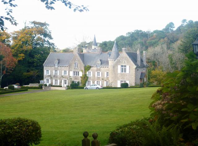 Le manoir de Kertalg, un "château-hôtel" en bordure du ruisseau du Guilly, au fond de l'anse de la Rivière de Belon