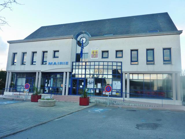 La mairie de Plonéour-Lanvern.
