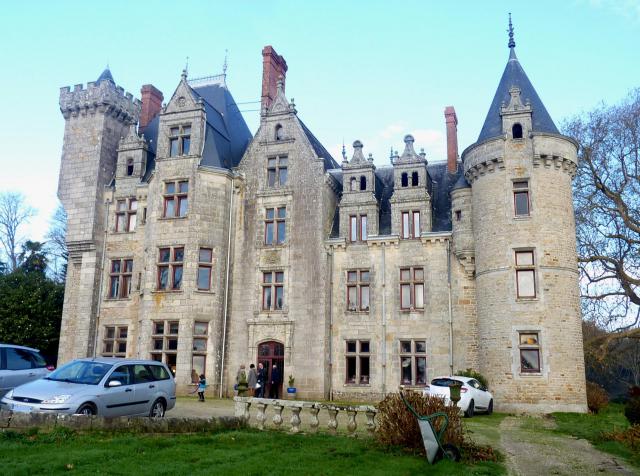 Plomelin : le château de Pérennou sur la rive droite de l'Odet