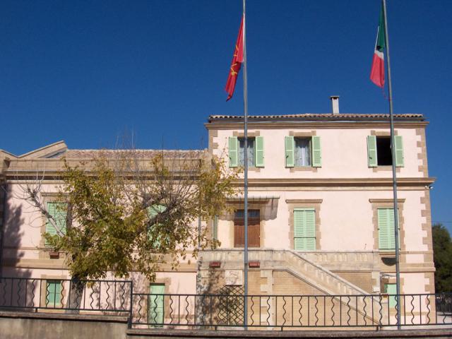 Mairie de La Calmette (Gard) Photo prise le 09/10/05