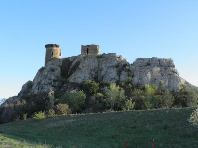 Ruines du château de l ' Hers à Châteauneuf du Pape
