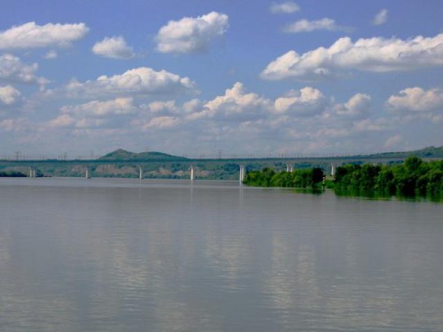 Double Bridge for Fast train (TGV) over river RHÔNE west of AVIGNON.
