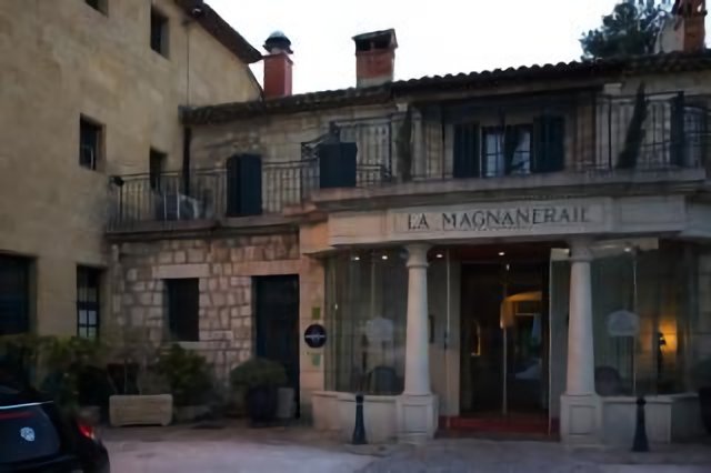 La Magnaneraie_Front View@Villeneuve-les-Avignon_01 May 2006