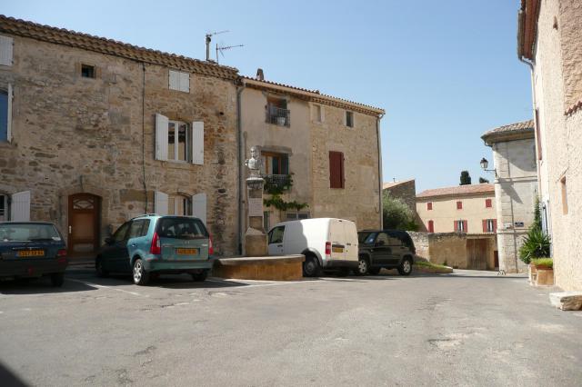 Place à Fournès.