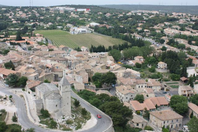 Rochefort Du Gard, le Castellas, Photo prise par ballon captif par Paul-Louis FERRANDEZ de la société MEROPS-Photo http://merops-photo.com