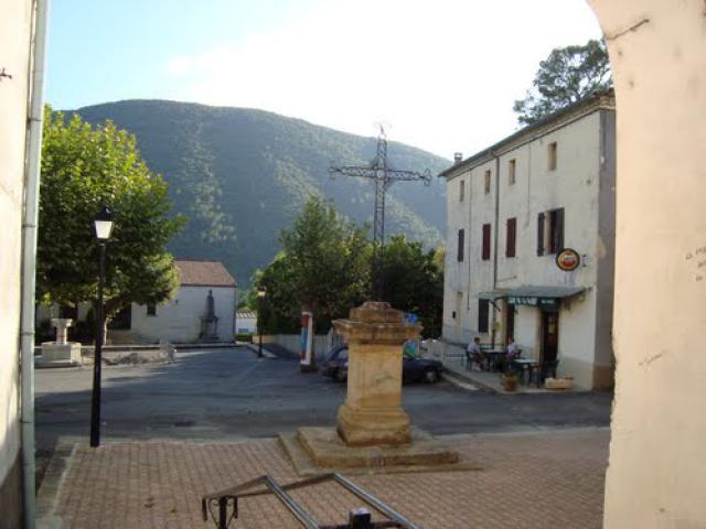 St Florent sur Auzonnet (place)