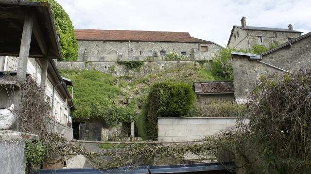 caves, le village en terrasses .
