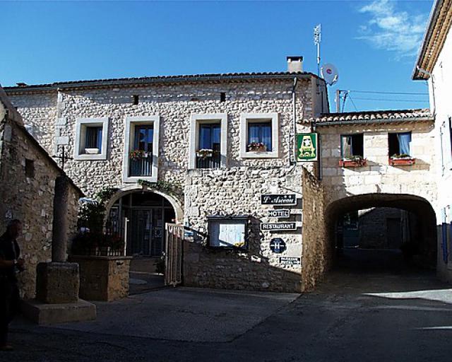 ST HILAIRE D'OZILHAN 04