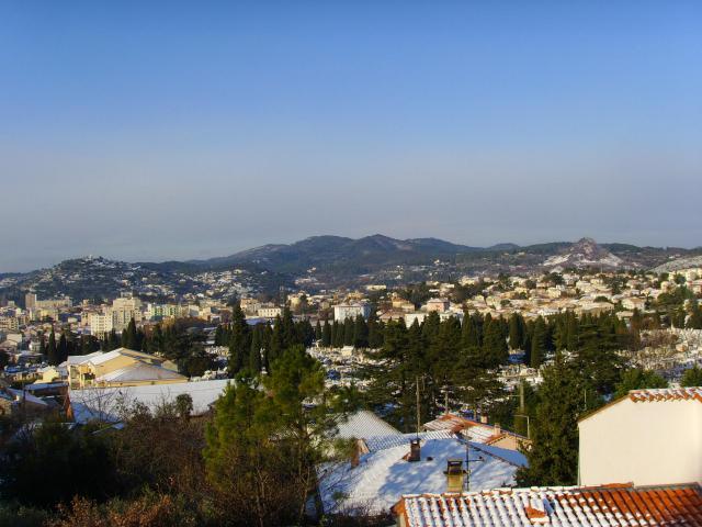 Alès enneigée vue de Conilhères
